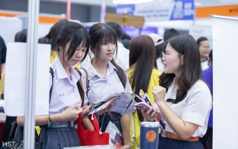 กิจกรรม บูธ HST CRA @ Dek-D TCAS Fair 2025
